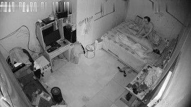 Una nuova fuga di notizie di settembre ha rivelato che una webcam domestica hackerata ha filmato segretamente la vita sessuale di una coppia di migranti in una casa in affitto.