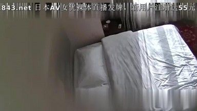 The hotel secretly filmed and listened to the conversation. A young woman from a good family who was still at work secretly booked a room with her lover. During sex, she suddenly received two calls from the client.