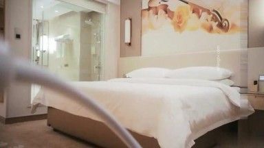 Prostitute negli hotel filmano segretamente su WeChat una modella part-time del 1999 ~ Porta le tue calze bianche e fai un'intensa sessione di sesso con tuo fratello ~