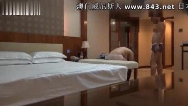 Das sexy, vollbusige Mädchen Zhang Qianlin mit schwarzen Strümpfen im Schritt wird ohne Kondom gefickt, frontale Aufnahme in 108P High Definition ohne Wasserzeichen