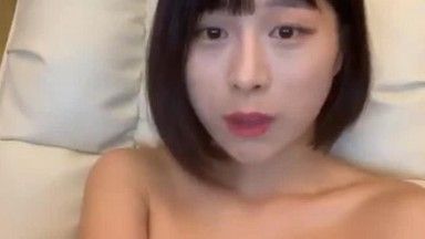 [Korea] The pretty girl with short hair~touches her pussy and makes sex~The sound of the intertwining of semen and fluid makes daddy hard!!