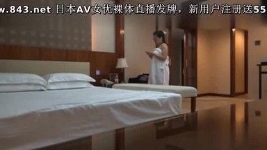 大神酒店BC师范大学超级大胸美女,黑丝开裆裤被C的Y叫不止