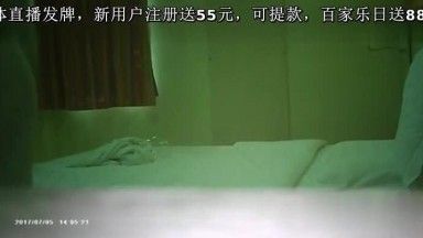 91佛爷又一次微信约操胸大貌美的美容院老板娘,干的她连续高潮到语无伦次,爽的连老公都不要了,陶醉的享受着!