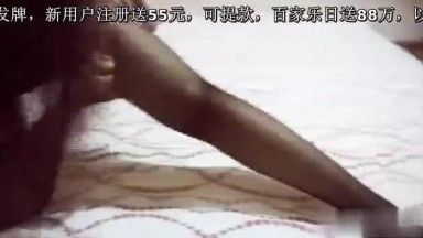 91 隣の男の長い脚と黒ストッキングの最新の高級高級客室乗務員