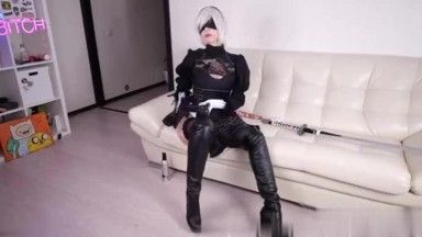 NieR Automata Fighting Goddess Miss 2B Cosplay, pelle bianca, gambe lunghe, cazzo e palline anali