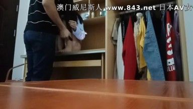 萝莉肉体熟女技巧淫荡嫩妹桌边各种姿势多角度爆肏