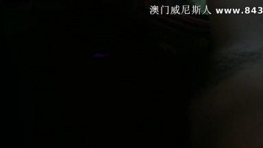 小区美容院少妇老板娘草到下面出白浆