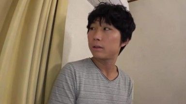 部屋でひとり大股開きでオナニーする人妻を覗いていたら目が止まってしまった！