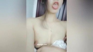 迷死人的哺乳期少妇，声音好有韵味哥哥我喷奶了你快过来吸奶，，等下你儿子来啦，哥哥~想要