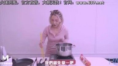 國產麻豆AV 皇家華人 料理直播主救流量 卻被制作爽插到高潮