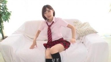 小悪魔痴女深田えいみがわざと下着を見せてからかう