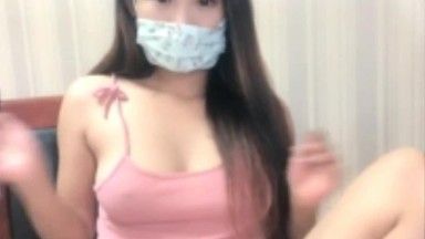 A good-looking girl with long hair and big breasts is masturbating. The vibrator is vibrating on the chair and her fingers are clasping her pussy. She is moaning and gasping. It is very tempting. If you like it, you must miss it.