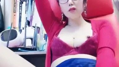 The slutty female teacher squirts and teaches English online. The sexy female teacher uses a vibrator as a teaching stick to tell you how to pronounce vagina, clitoris and breasts in English!