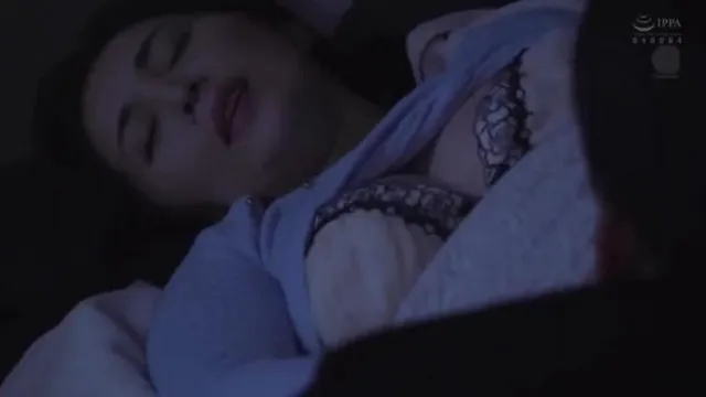 大停電の夜に憧れの義姉さんと二人きり…。 高瀬智香