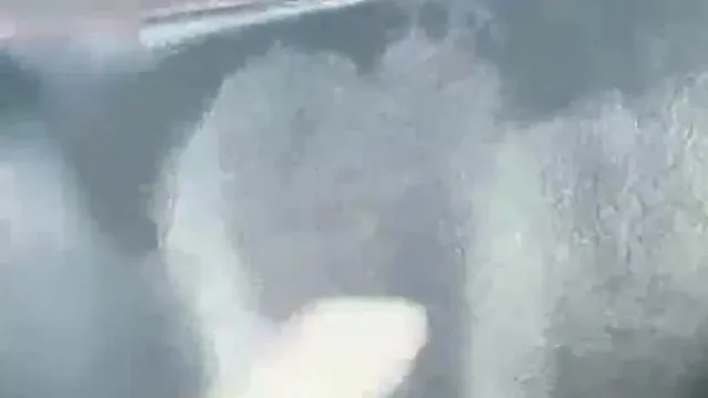 花样百出女主播车内用手刹当道具插私处狼粉让用档杆插她嫌太大说我逼有那么大吗小穴搞出好多淫水对白淫荡1