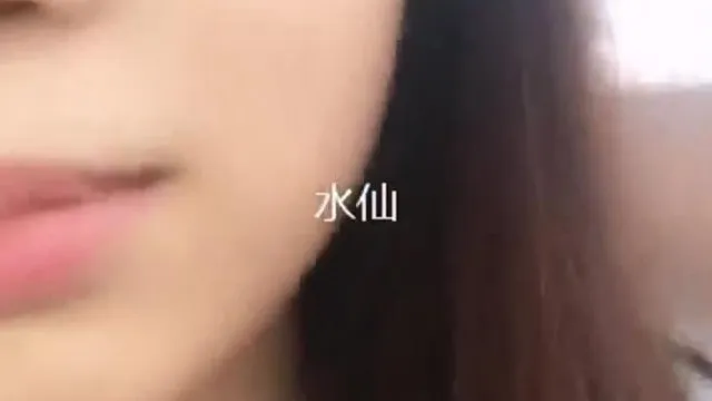 現在的直播越來越屌了貌美女主播勾引司機車震（你是不是小姐不要錢不干你會不會玩仙人跳）1