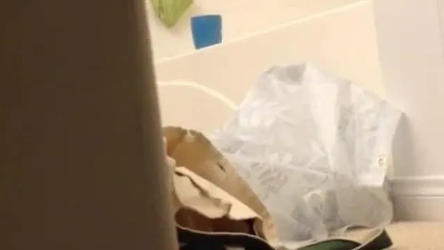 找了个97年身材好的长发漂亮女友,偷偷拍摄女友洗澡时候