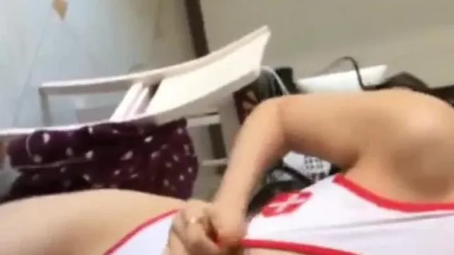 周末撸管推荐网红女神主播思瑞最新护士制服教你如何丰胸对
