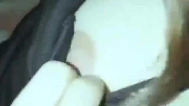Una historia sobre una bella y sexy celebridad de Internet que le pidió a su maestro que reparara su auto en el garaje subterráneo para ver qué tan guapo era el hombre.