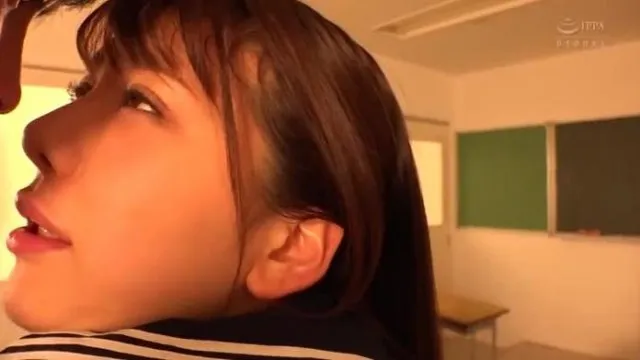 HBAD-492-CN Avec le professeur à l'école... Le jeune corps de Nozomi Arimura réagit lorsque le professeur qui tombe amoureux de la fille lui met sa bite