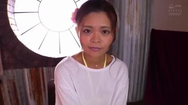 新人！はじける笑顔の南の島からやって来た潮吹き美少女AVデビュー 知念亜弥芽