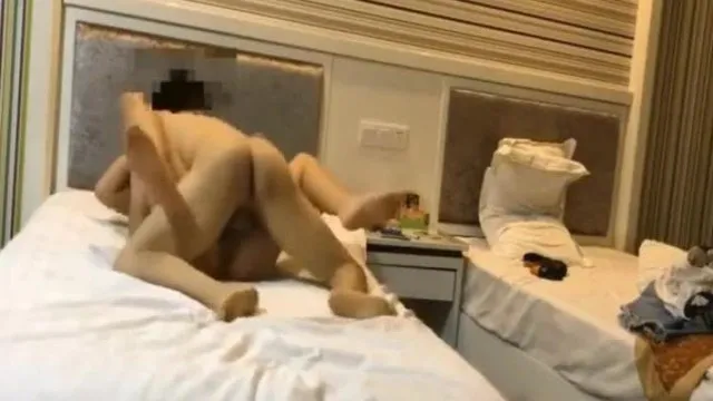 91大神广州出差认识的酒店前台服务员川妹子露脸开房啪啪