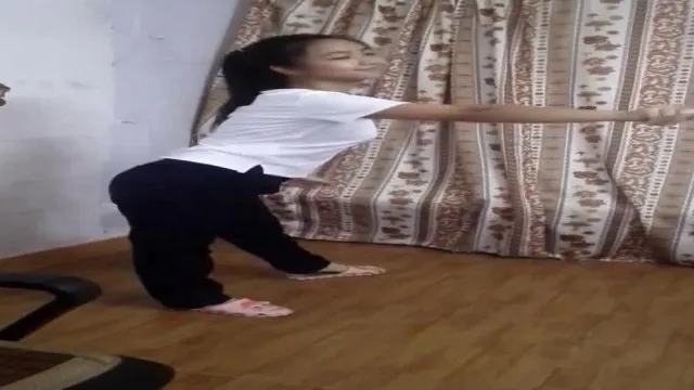 曾火爆整个网络的艺校舞蹈系美眉应聘系列高颜值肥臀美乳妙龄少女脱衣表演及形体展示完整版生活照11P+视频3V3