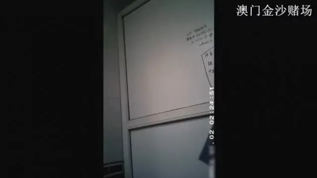 【厕所偷拍】国内牛人潜入高校女厕近距离偷拍几个漂亮妹子