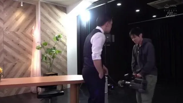 密着して舐め尽くす むしゃぶり唾液痴女 流田みな実