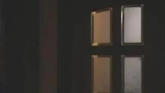 《強姦》【看著老婆被輪姦】老婆被性侵，老公在一旁看著卻無能為力夫目前犯 侵入者