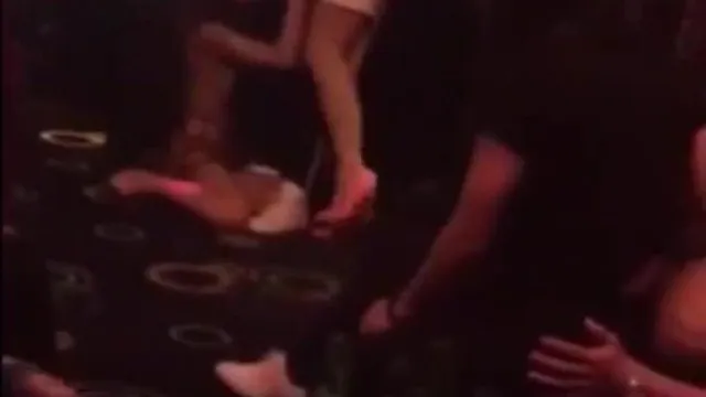 0025-Deja de apostar, déjame prestarte dinero y terminar el día. Trae a tus hermanos al club KTV para divertirte.