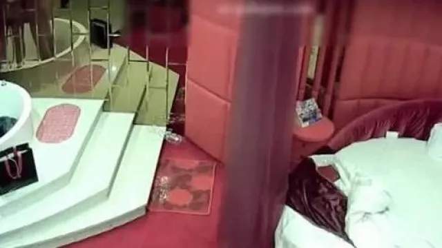 5309-La caméra goutte d'eau du love hôtel surveille et prend secrètement des photos d'un couple avec des lunettes qui savent très bien jouer les uns avec les autres