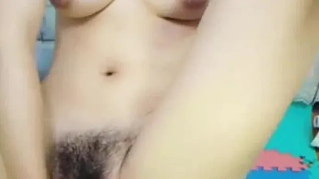 绝对的美女空姐制服诱惑，苗条身材拥有一对傲人大奶子