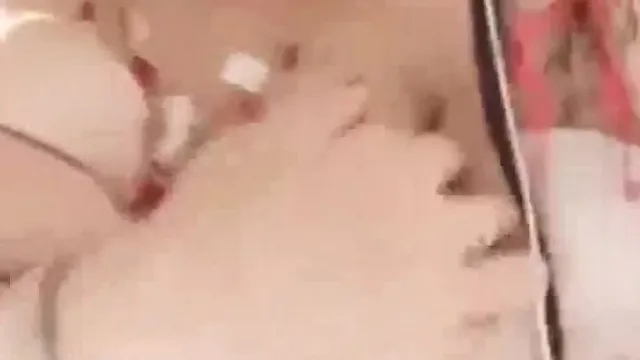 巨乳主播自慰噴得一蹋糊塗