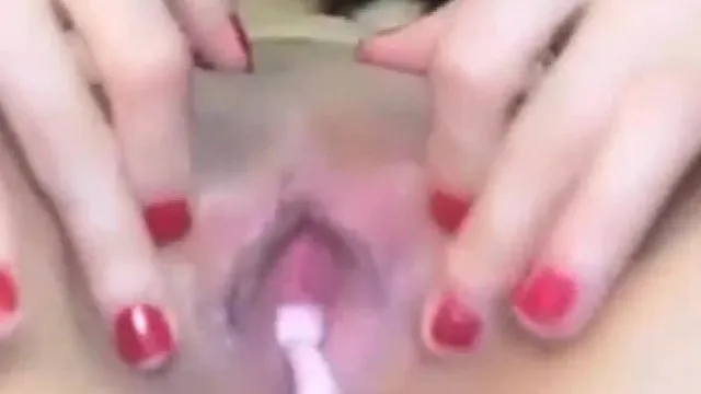 自慰大秀.先用刀片颳毛.然後開攻菊花和騷穴