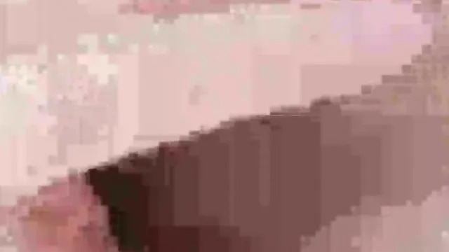 La ragazza leopardata ha un sedere sodo, un seno grosso e latte.