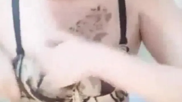翘臀制服女友蕊蕊攞彩直播