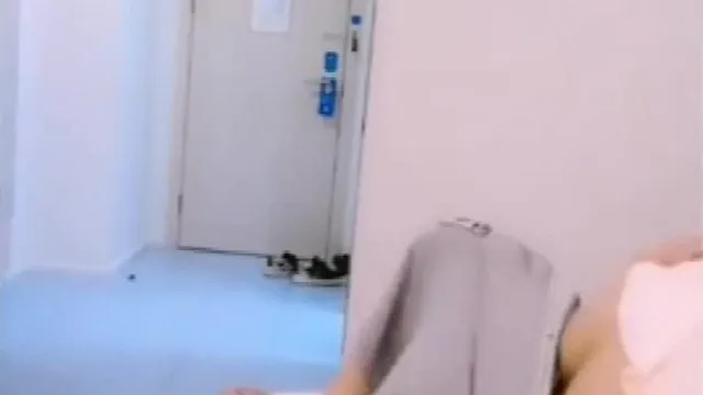 Le présentateur de drame Liu Ting fait semblant de ne pas savoir comment utiliser une télécommande pour tromper le personnel du service hôtelier ~