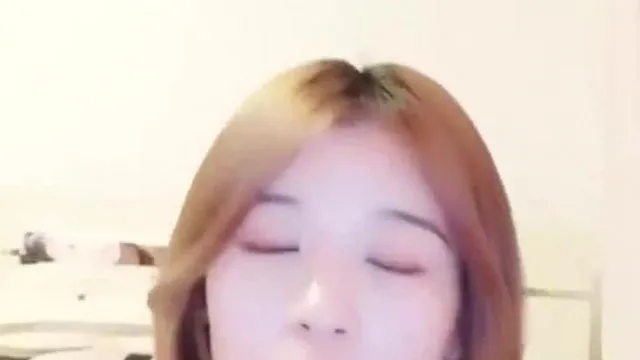顏值不錯身材超好短發大胸美女主播與粉絲直播啪