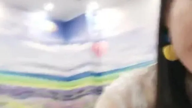 极品黑丝高跟模特身材美女主播情趣酒店约来样子猥琐的变态