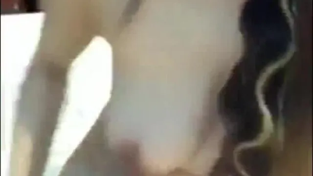 美女主播酒店约炮土豪胖粉丝黄狗射尿站立式