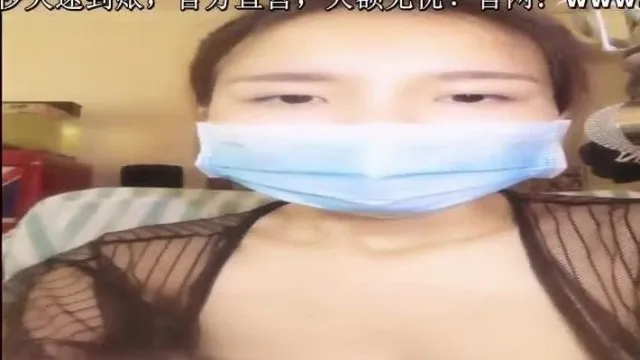 人瘦胸大女主播露胸聊天欢乐秀喜欢不要错过