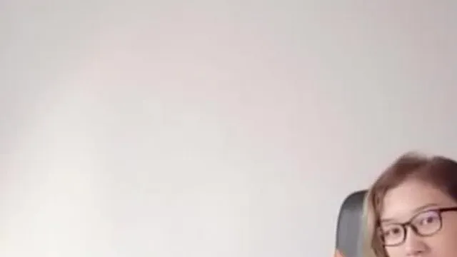 外企上班的性感美女秘书辞职后兼职做主播约粉丝家中啪啪各