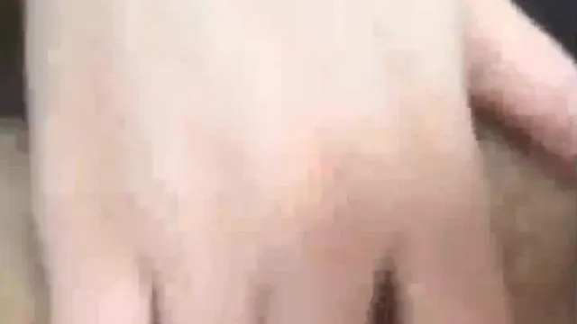 “哥哥~bb好痒~啊~操我~想要~骚逼好痒”网红脸女神