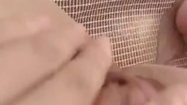 Моя одинокая девушка сняла для меня видео с мастурбацией