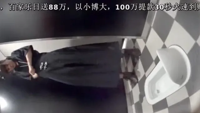 Prises de vues panoramiques franches de toilettes publiques