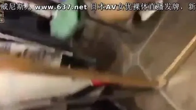 情侶趁服飾店沒人時做愛自拍