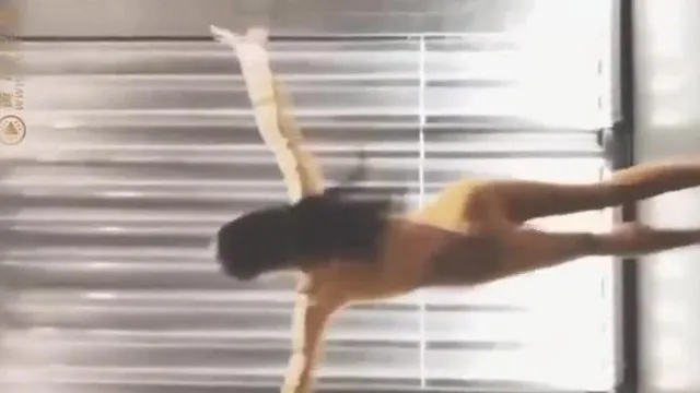 长发翘臀跳艳舞