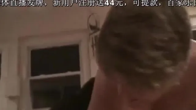 疯狂的摩洛伊斯兰解放阵线cum努力而她的狗舔猫