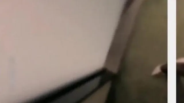 Mucha ternura seduce a los técnicos para que tengan sexo